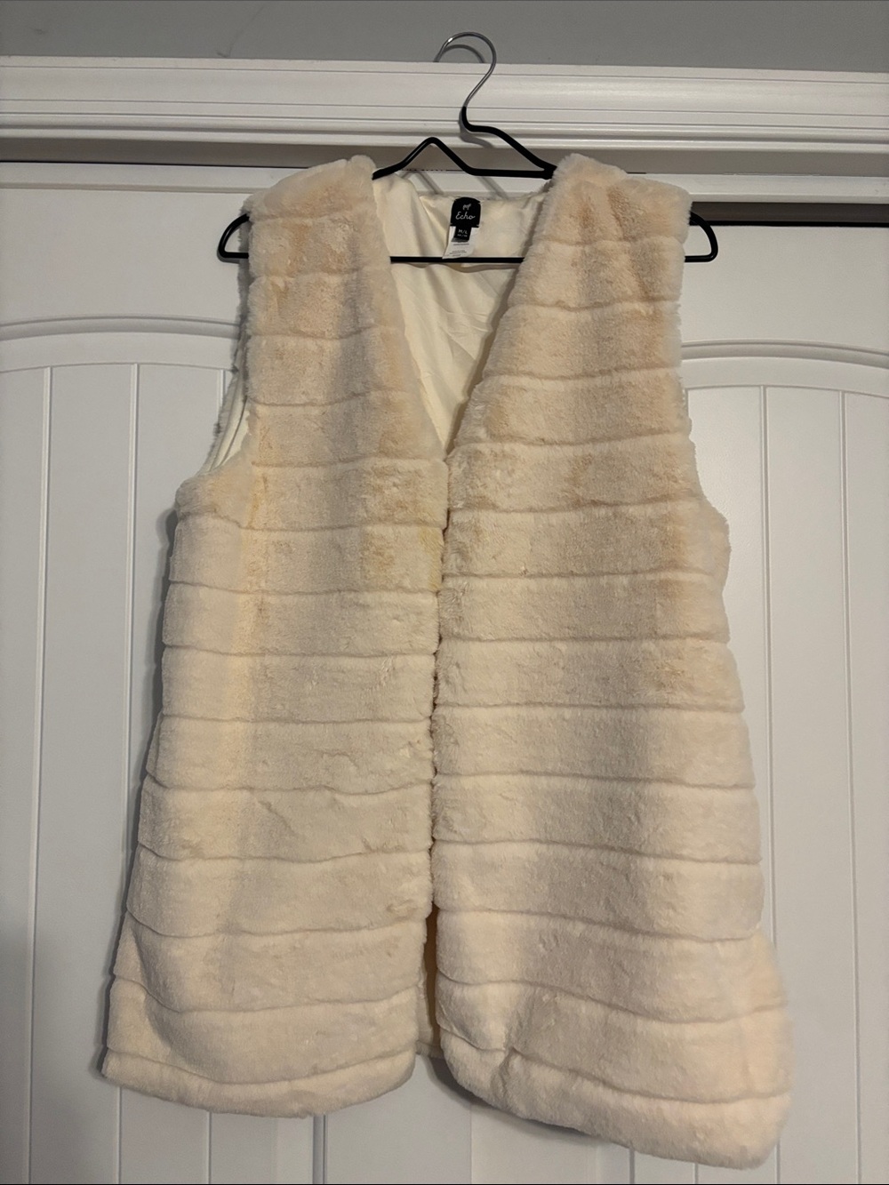 Echo Plush Faux Fur Sleeveless Vest in Cream